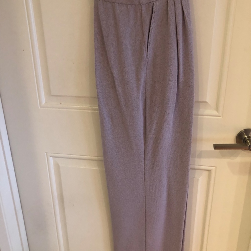 Absolutely gorgeous St. John 3 piece pants suit in light purple - Picture 9 of 12